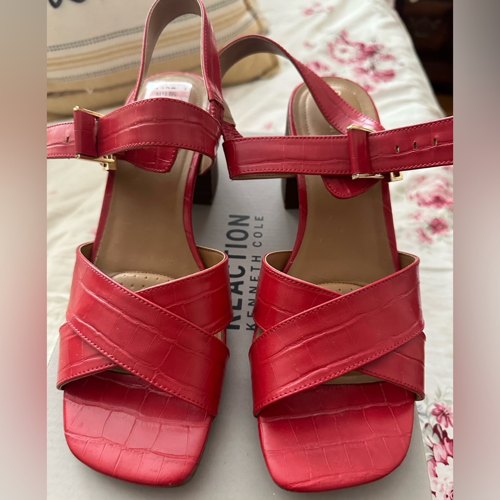 Kenneth Cole Sandals Size 10